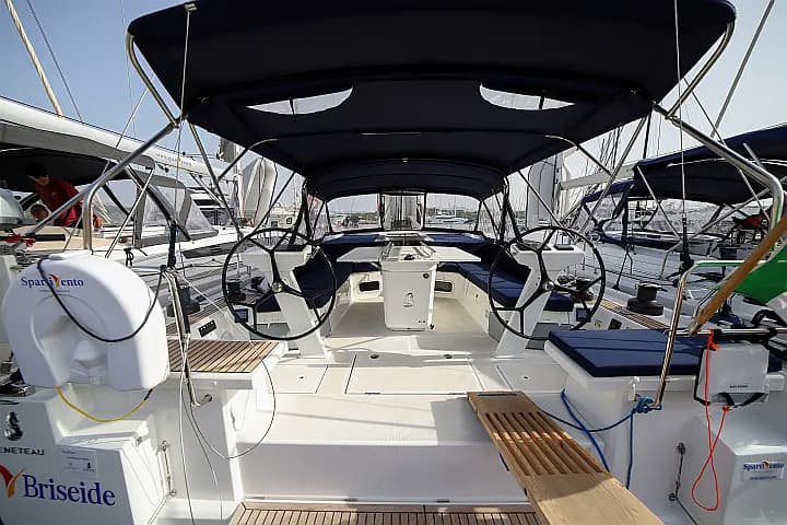 Oceanis 51.1 in Sardinia / Olbia / Marina di Olbia - Photo 2