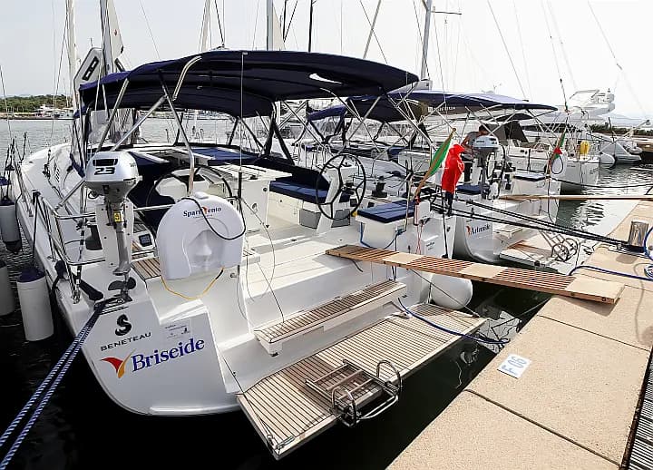 Oceanis 51.1 in Sardinia / Olbia / Marina di Olbia - Photo 3
