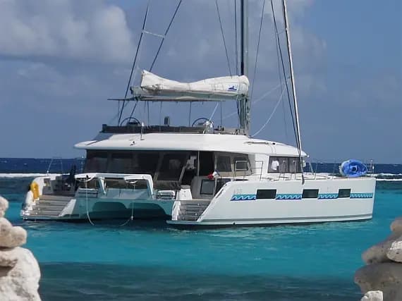 Lagoon 620 in Eden Island / Mahe, Victoria / Eden Island Marina - image 1