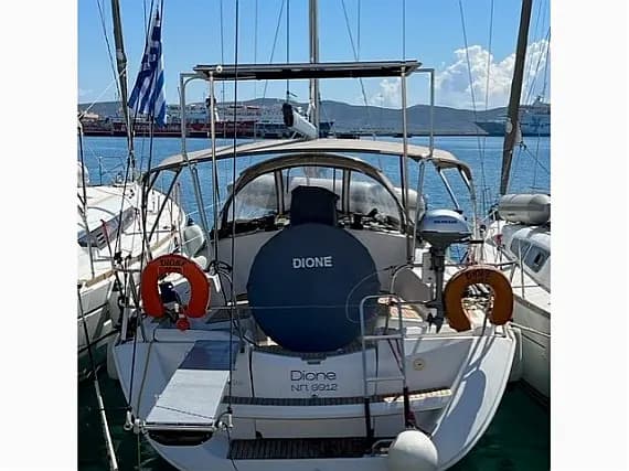 Sun Odyssey 36i in Lavrion Main Port - Photo 1