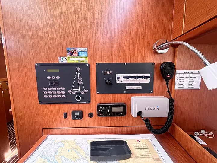 Bavaria Cruiser 37 in Sukošan / D-Marin Dalmacija Marina - Photo 5