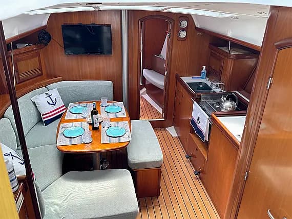 Oceanis 393 in Athens / Marina Delta Kallithea - Photo 3