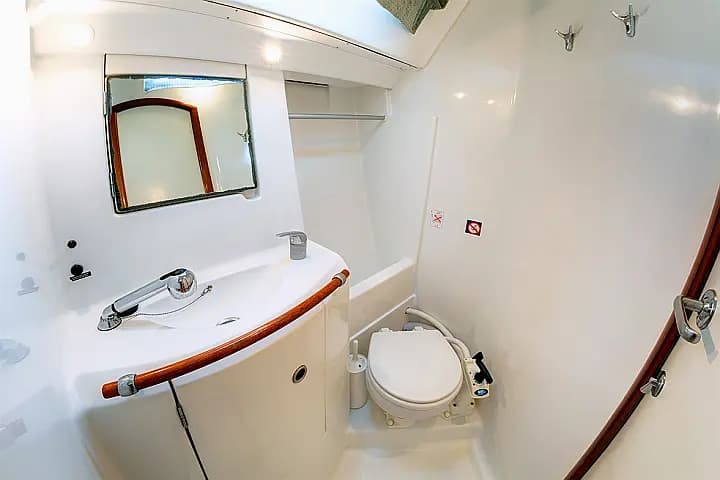 Oceanis 393 in Athens / Marina Delta Kallithea - Photo 5