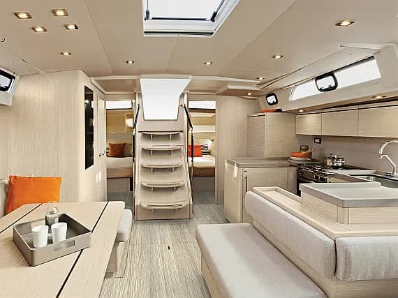 Oceanis 51.1 in Sicily / Furnari / Marina Portorosa - Photo 3