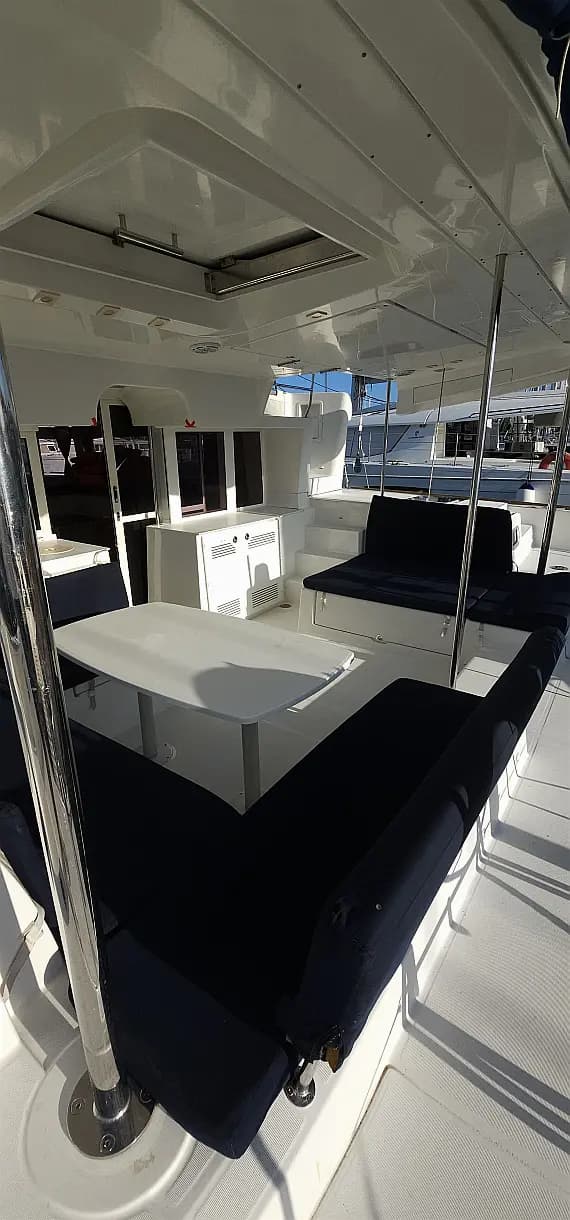 Planul punții pentru Lagoon 450 in Martinique / Le Marin