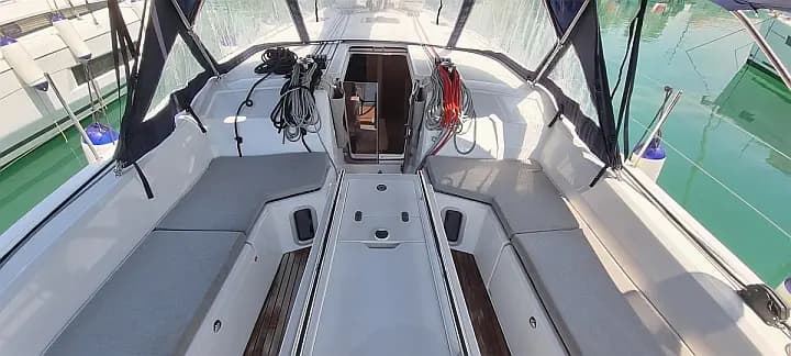 Oceanis 40.1 in Sardinia / Portisco / Cala dei Sardi - Photo 5