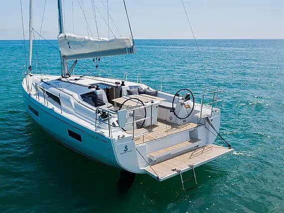 Oceanis 40.1 in Arzon / Port du Crouesty - image 1