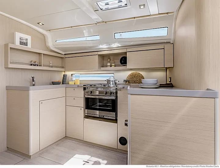 Oceanis 40.1 in Arzon / Port du Crouesty - Photo 4