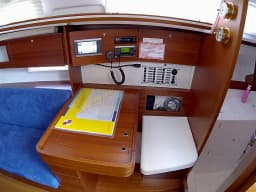Dufour 335 Grand Large in Šibenik / D-Marin Marina Mandalina thumbnail 18