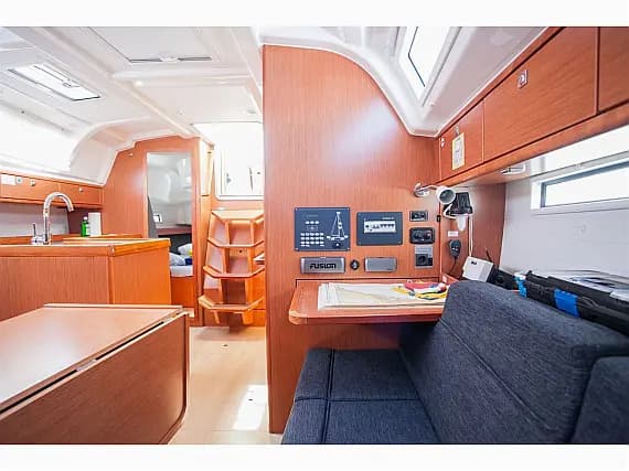 Bavaria Cruiser 37 in Dubrovnik / ACI Marina Dubrovnik - Photo 3