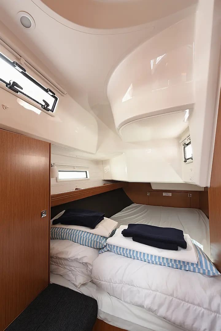Bavaria Cruiser 37 in Dubrovnik / ACI Marina Dubrovnik - Photo 4