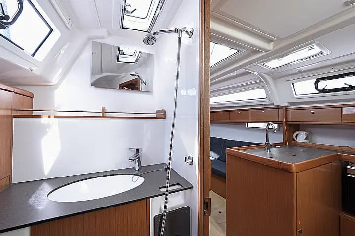 Bavaria Cruiser 37 in Dubrovnik / ACI Marina Dubrovnik - Photo 5