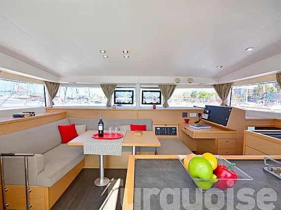 Lagoon 400 S2 in Lavrion Main Port - Photo 3