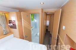 Lagoon 400 S2 in Lavrion Main Port thumbnail 9
