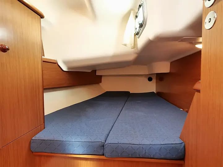 Sun Odyssey 37 in Oban / North Pier Pontoons - Photo 4