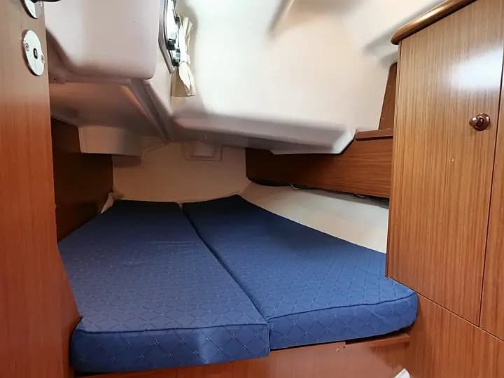 Sun Odyssey 37 in Oban / North Pier Pontoons - Photo 5
