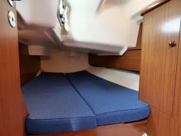 Sun Odyssey 37 in Oban / North Pier Pontoons thumbnail 4
