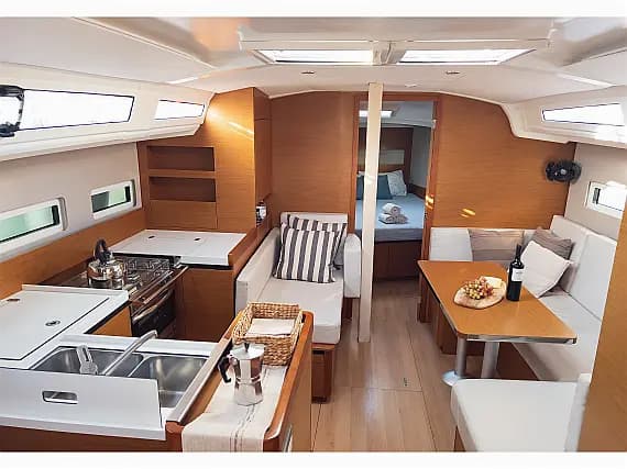 Sun Odyssey 410 in Athens / Alimos Marina - Photo 3
