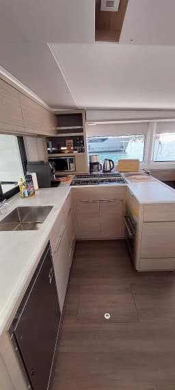 Lagoon 46 in Dubrovnik / Marina Frapa Dubrovnik thumbnail 15