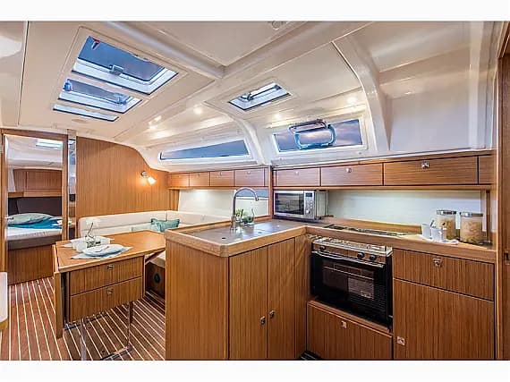 Bavaria Cruiser 37 in Sukošan / D-Marin Dalmacija Marina - Photo 3