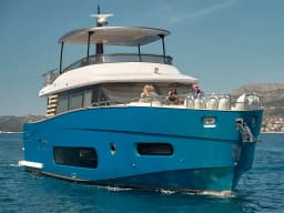 Azimut Magellano 66 in Podstrana / Marina Lav thumbnail 6
