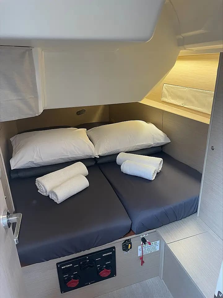 Oceanis 40.1 in Lavrion Main Port - Photo 4