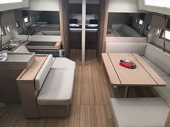 Oceanis 51.1 in Castiglioncello / Marina Cala de' Medici - Photo 3