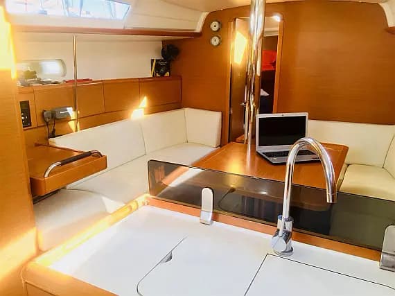 Sun Odyssey 379 in Athens / Alimos Marina - Photo 3