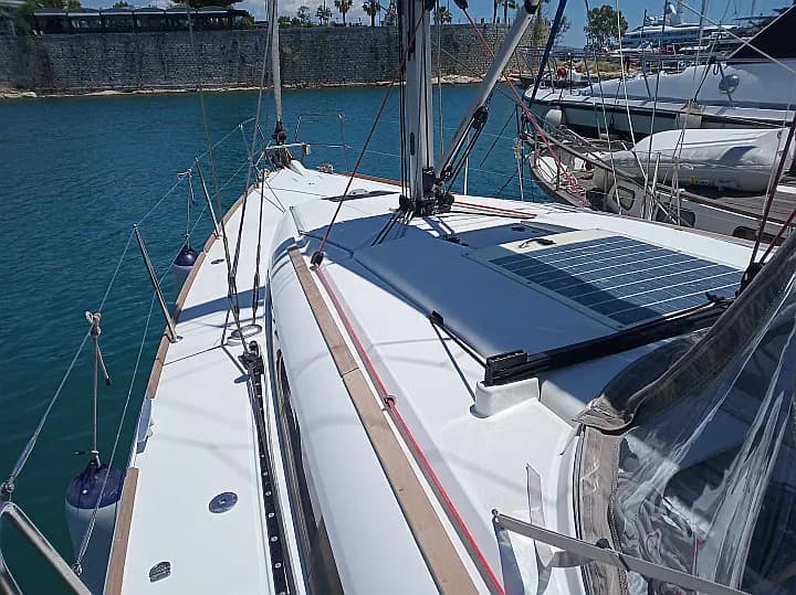 Sun Odyssey 379 in Athens / Alimos Marina - Photo 5