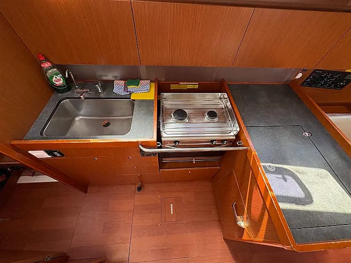 Oceanis 41.1 in Ibiza / Marina Port Ibiza - Photo 4