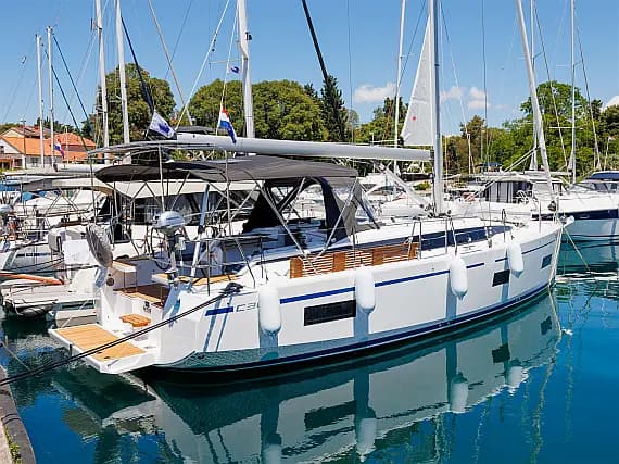 Bavaria C38 in Zadar / Marina Zadar - Photo 1