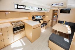 Bavaria C38 in Zadar / Marina Zadar thumbnail 15