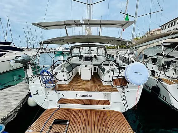 Oceanis 40.1 in San Vincenzo / Marina di San Vincenzo - Photo 1