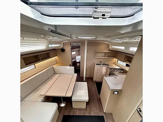 Oceanis 40.1 in San Vincenzo / Marina di San Vincenzo - Photo 3