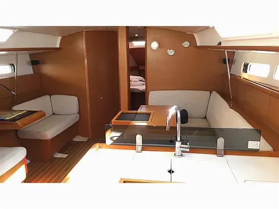 Sun Odyssey 439 in Lavrion / Olympic Marina - Photo 3