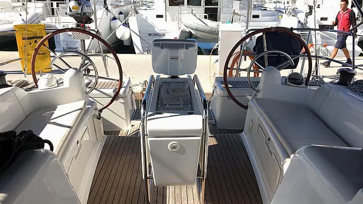 Sun Odyssey 439 in Lavrion / Olympic Marina - Photo 4