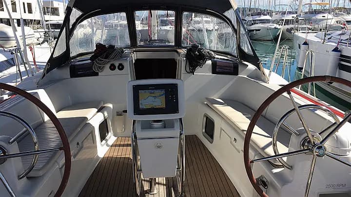 Sun Odyssey 439 in Lavrion / Olympic Marina - Photo 5