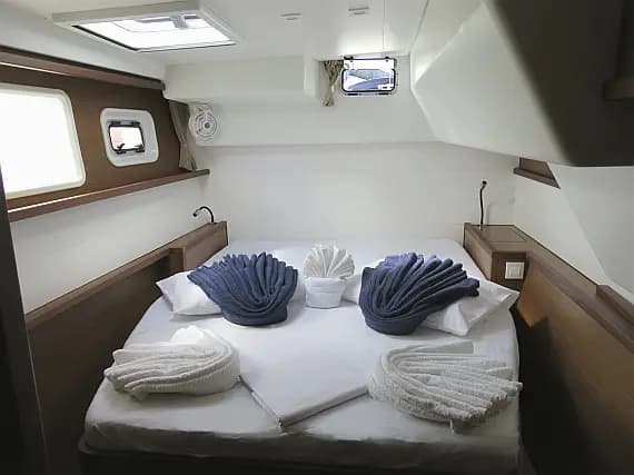 Lagoon 450 in Marseille / Corbieres Port - Photo 3