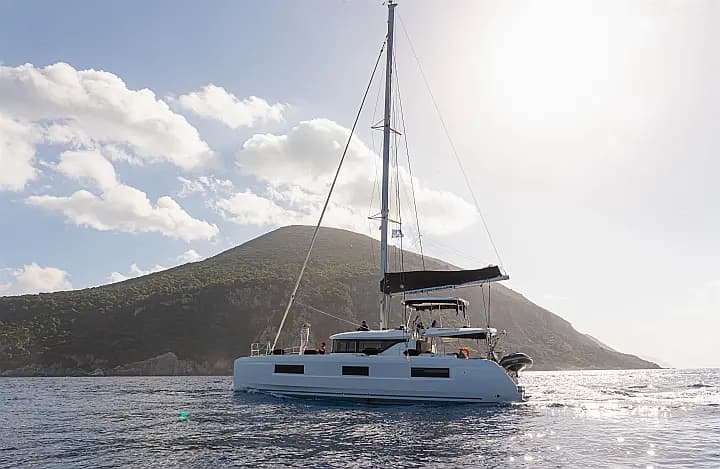 Lagoon 46 in Lefkada / Port of Lefkas - Photo 5