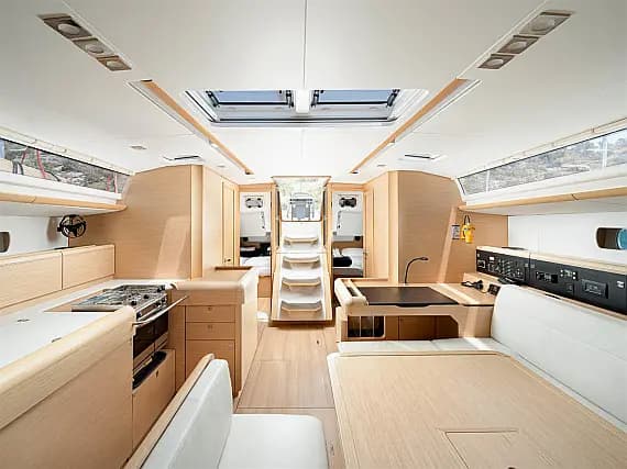 Sun Odyssey 519 in Athens / Alimos Marina - Photo 3