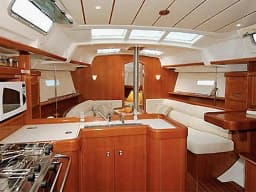 Oceanis 373 in Sardinia / Cagliari / Marina di Cagliari thumbnail 2