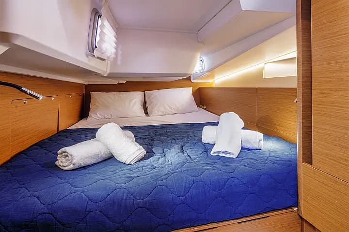 Sun Odyssey 490 in Paros / Piso Livadi Port - Photo 4