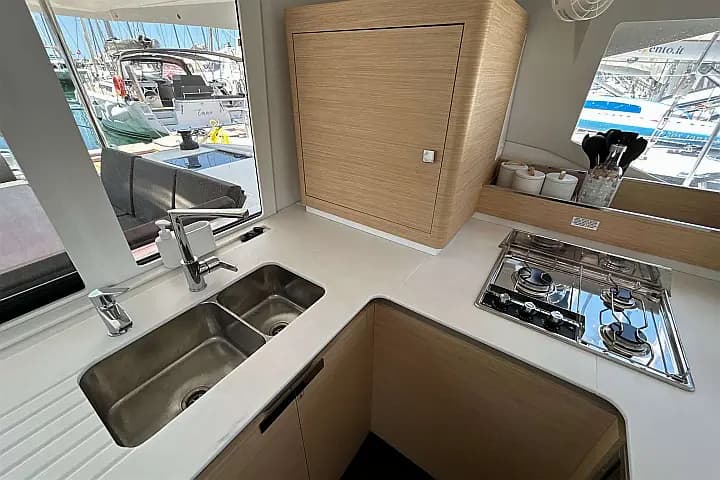 Astréa 42 in Salerno / Marina d'Arechi - Photo 4