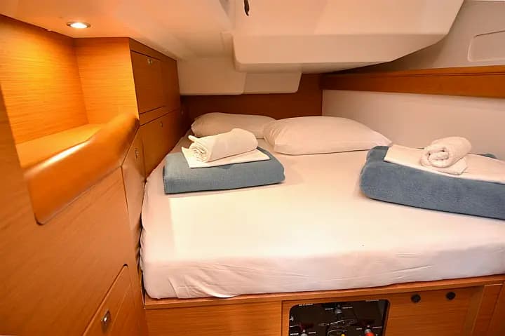 Sun Odyssey 479 in Dubrovnik / ACI Marina Dubrovnik - Photo 4