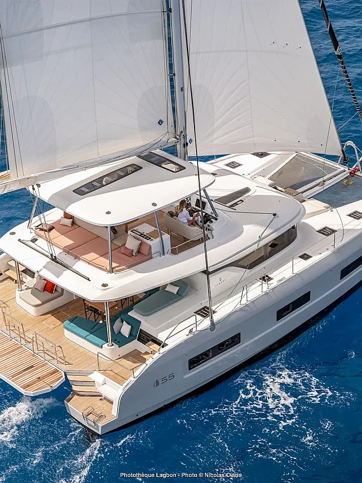 Lagoon 55 in Ibiza / Santa Eulària des Riu / Marina Santa Eulalia - Photo 5