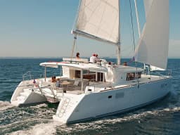 Lagoon 450 Fly in Santorini / Vlichada port thumbnail 7