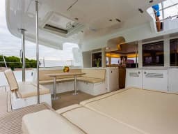 Lagoon 450 Fly in Santorini / Vlichada port thumbnail 9