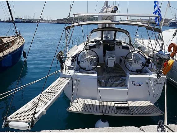 Sun Odyssey 449 in Lavrion Main Port - Photo 2