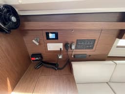 Oceanis 40.1 in Lavrion Main Port thumbnail 8