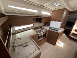 Oceanis 40.1 in Lavrion Main Port thumbnail 7